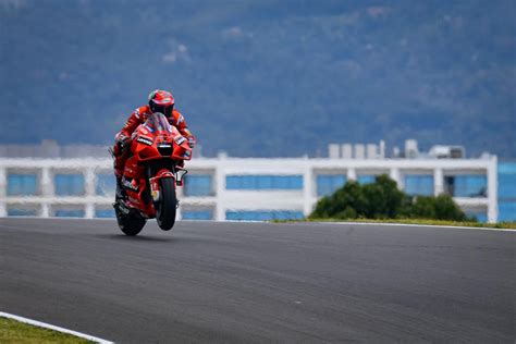 MotoGP™ Aragon: Marc Marquez Tercepat, Francesco Bagnaia .